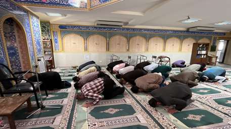  غبار روبی نمازخانه ستاد مرکزی دانشگاه علوم پزشکی سمنان در آستانه ماه مبارک رمضان
