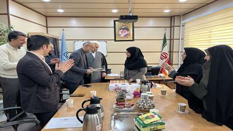  برگزاری نشست کارکنان معاونت دانشجویی و تقدیر معاون فرهنگی دانشجویی از کارمند نمونه