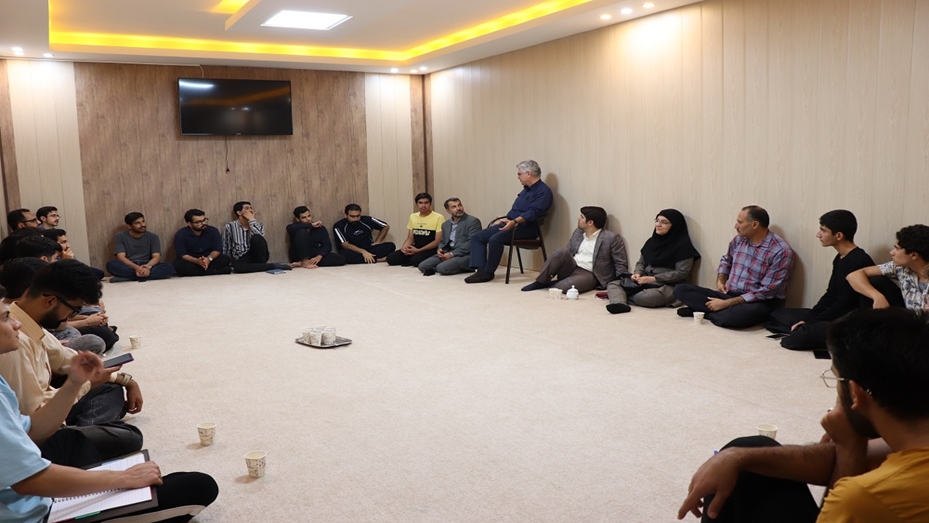 گفت‌وگوی بی‌واسطه مسئولان با دانشجویان خوابگاه اندیشه